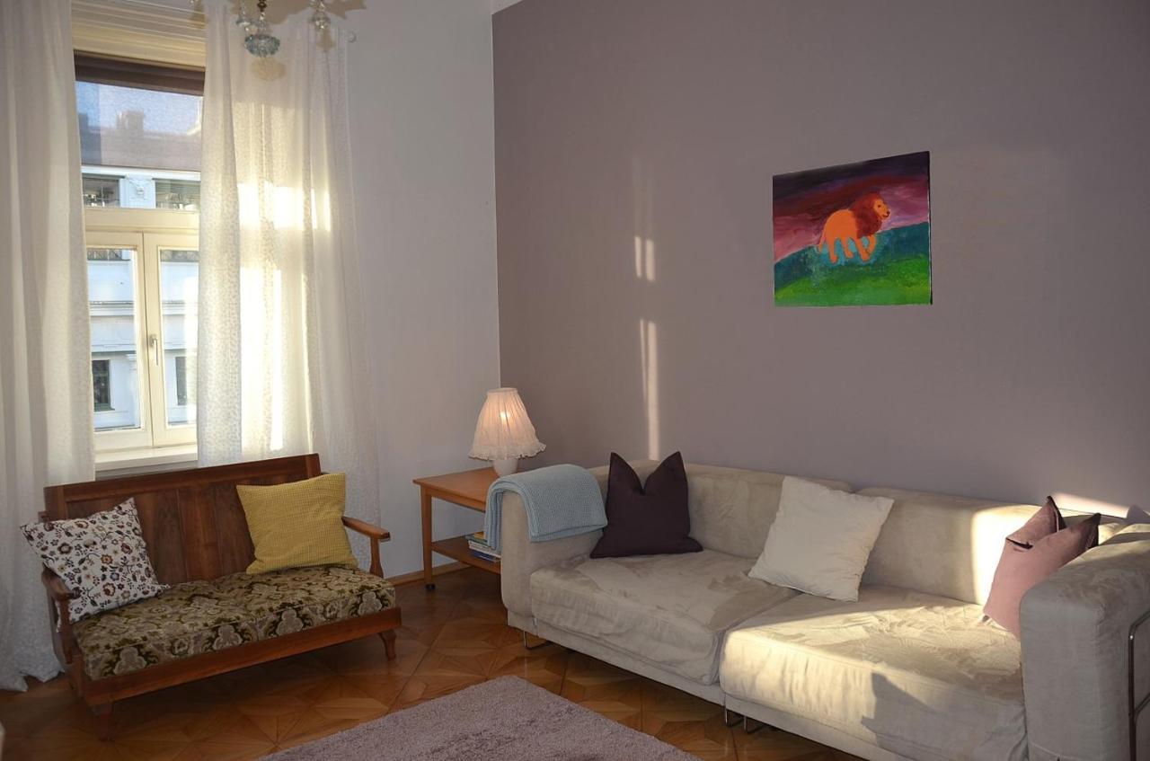 Apartament 1090 *
