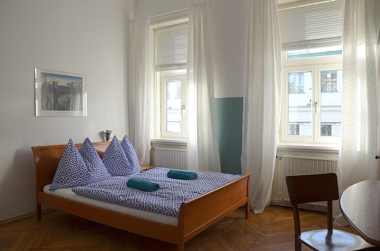 Apartament 1090 *
