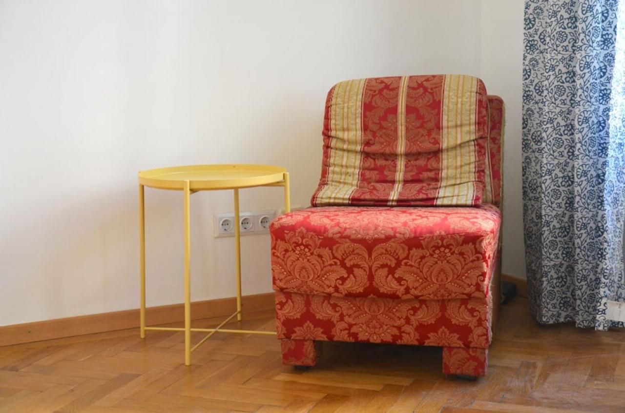 1090 Apartament *