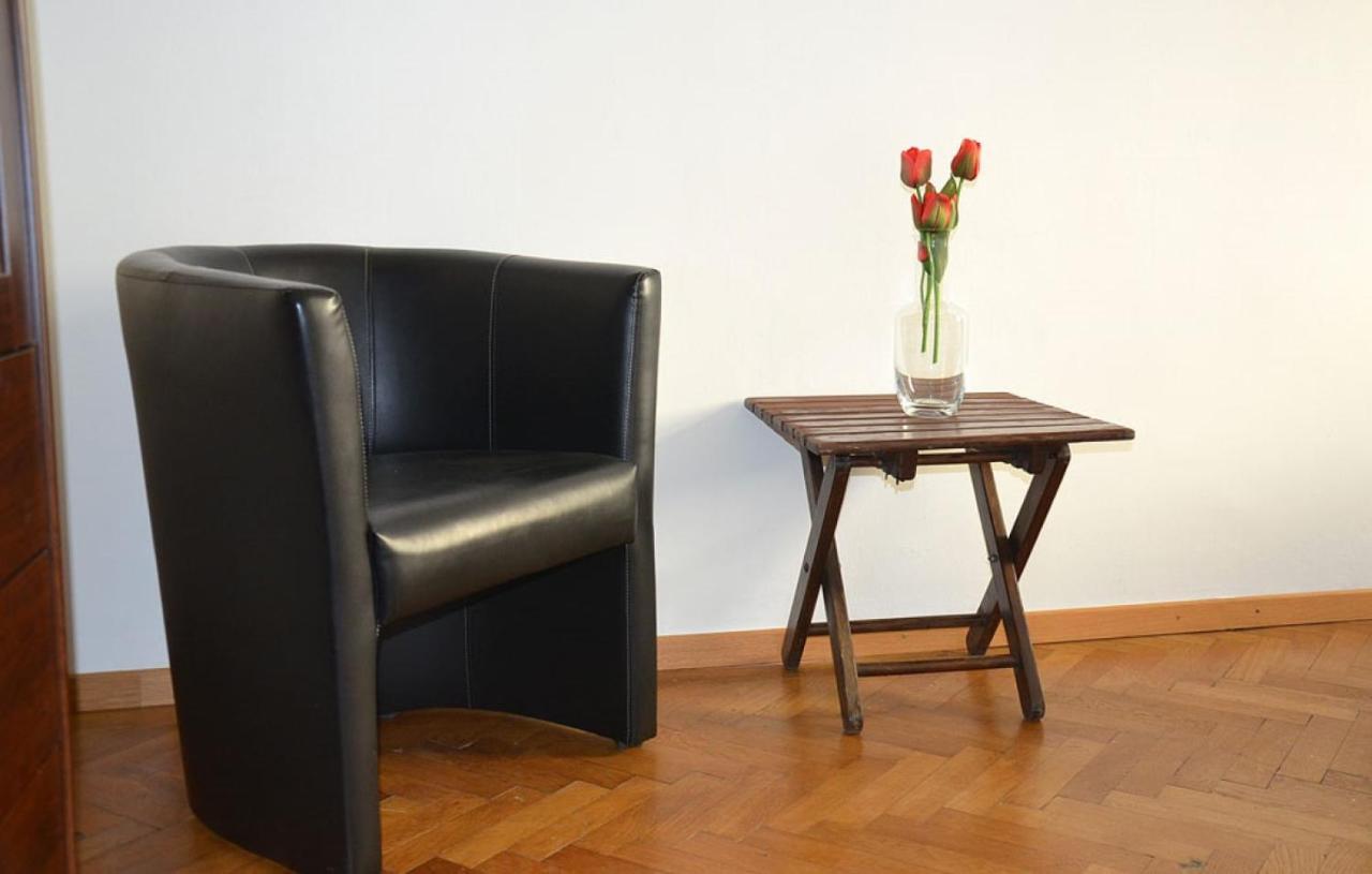 Apartament 1090 *
