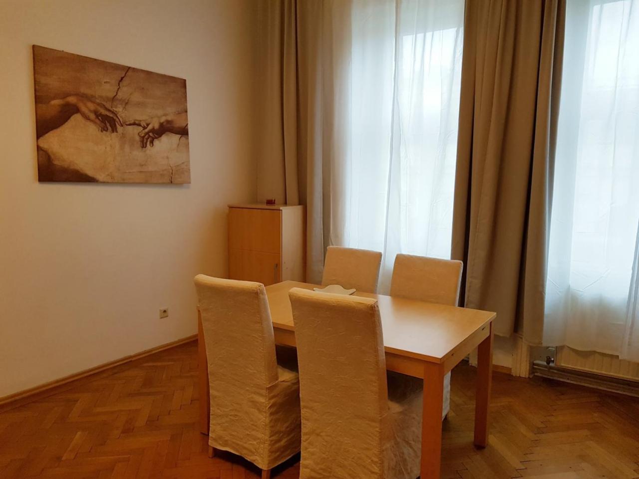 1090 Apartament *