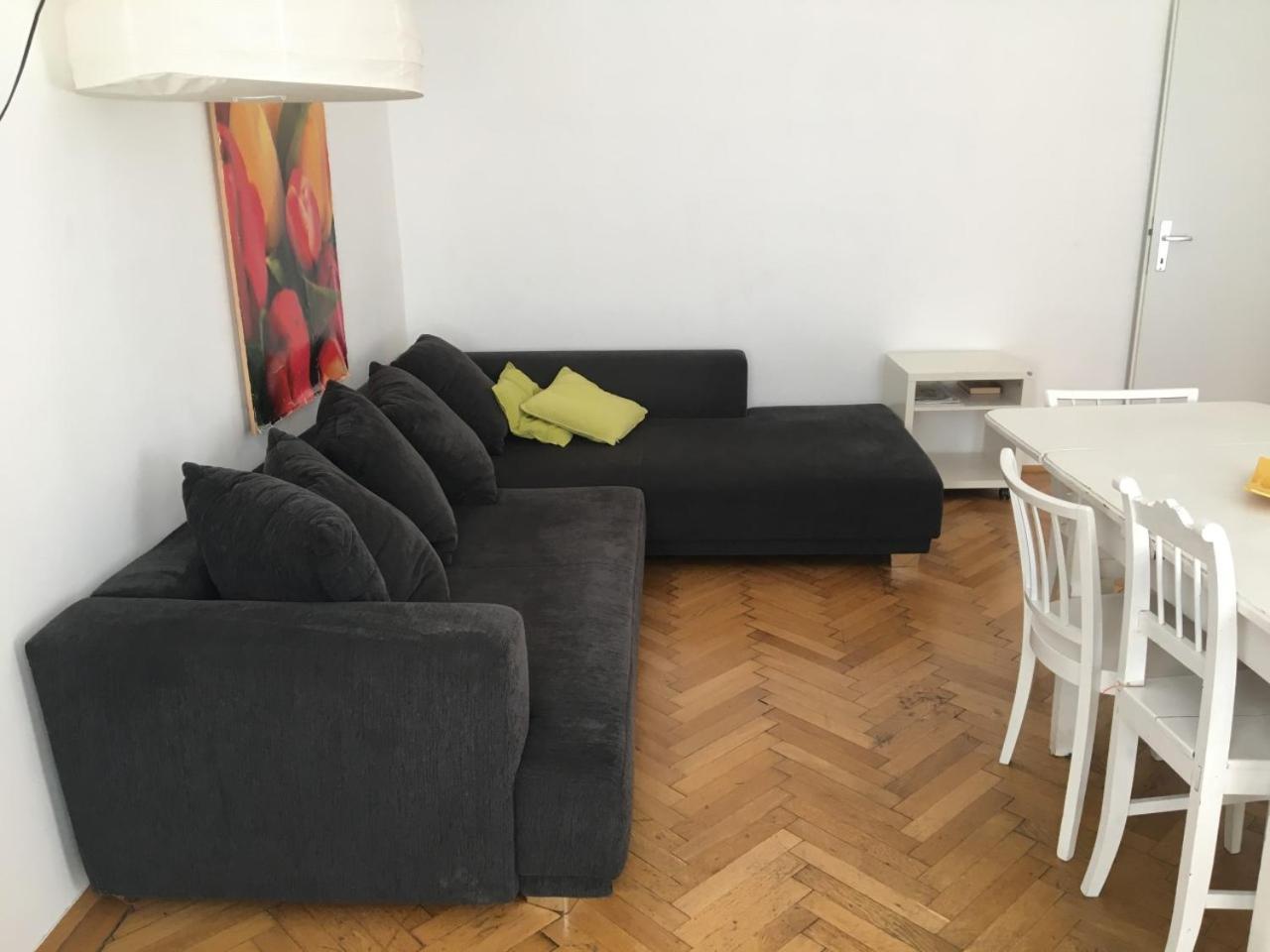 1090 Apartament
