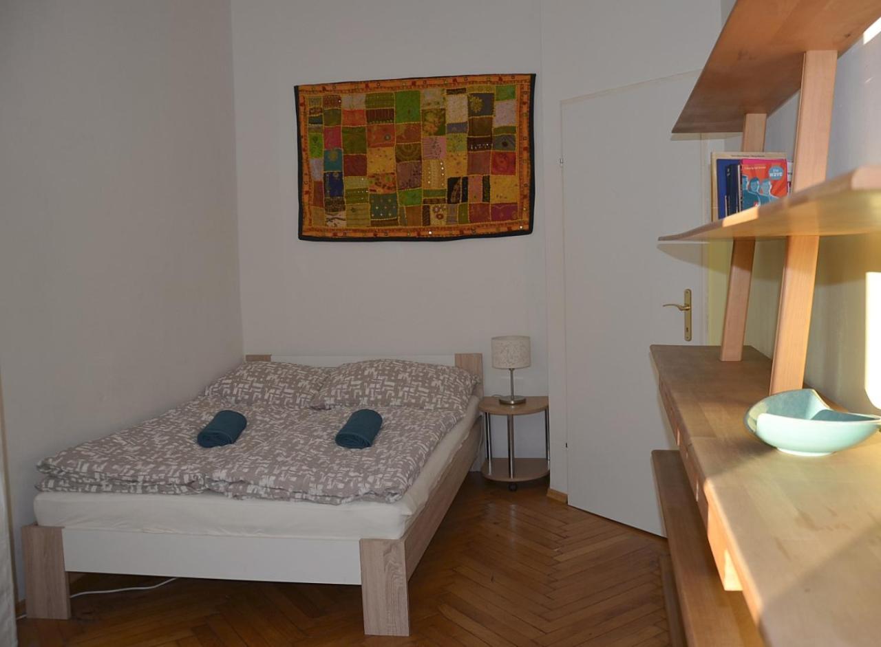 Apartament 1090 *