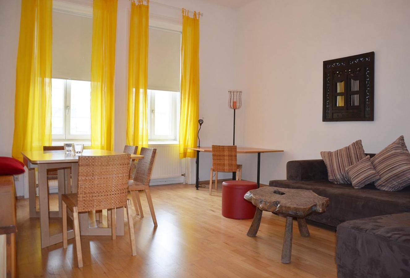 Apartament 1090 *