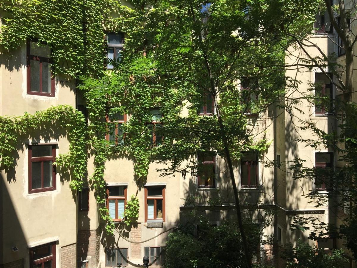 1090 * Vienne