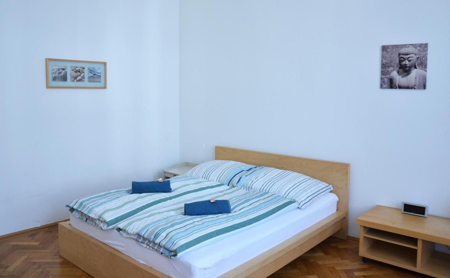 1090 Vienne